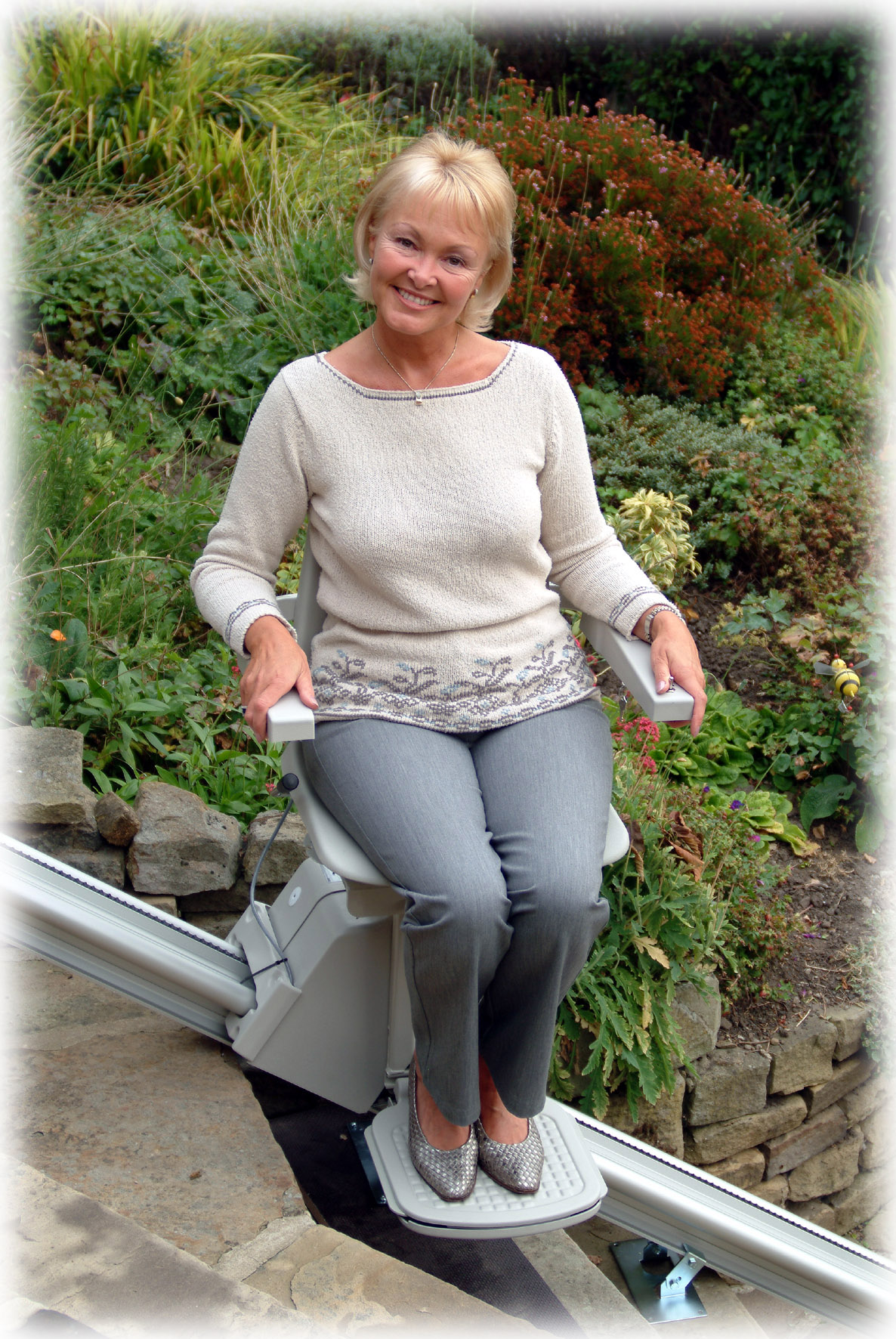 ACORN-Outdoor-Stairlift-2.jpg